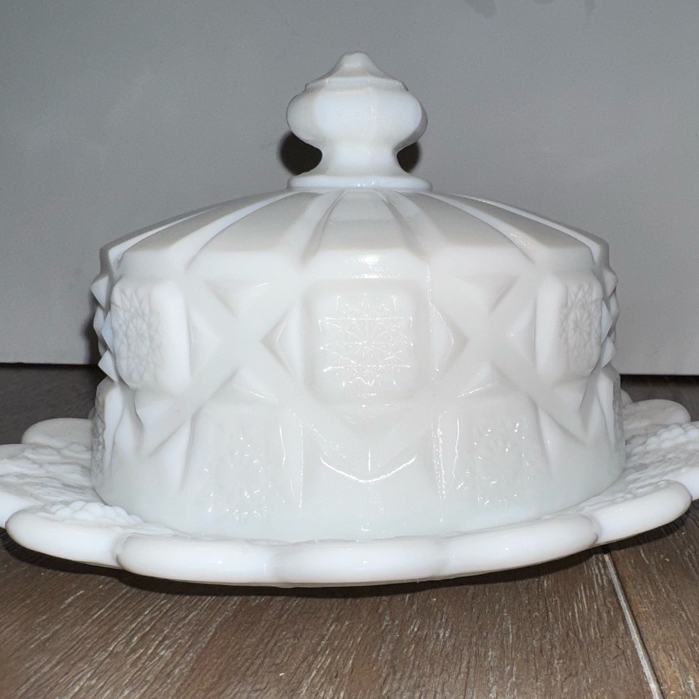 Vtg Westmoreland Milk Glass Old Quilt Cheese Dish With Cover 7" - Picture 4 of 9